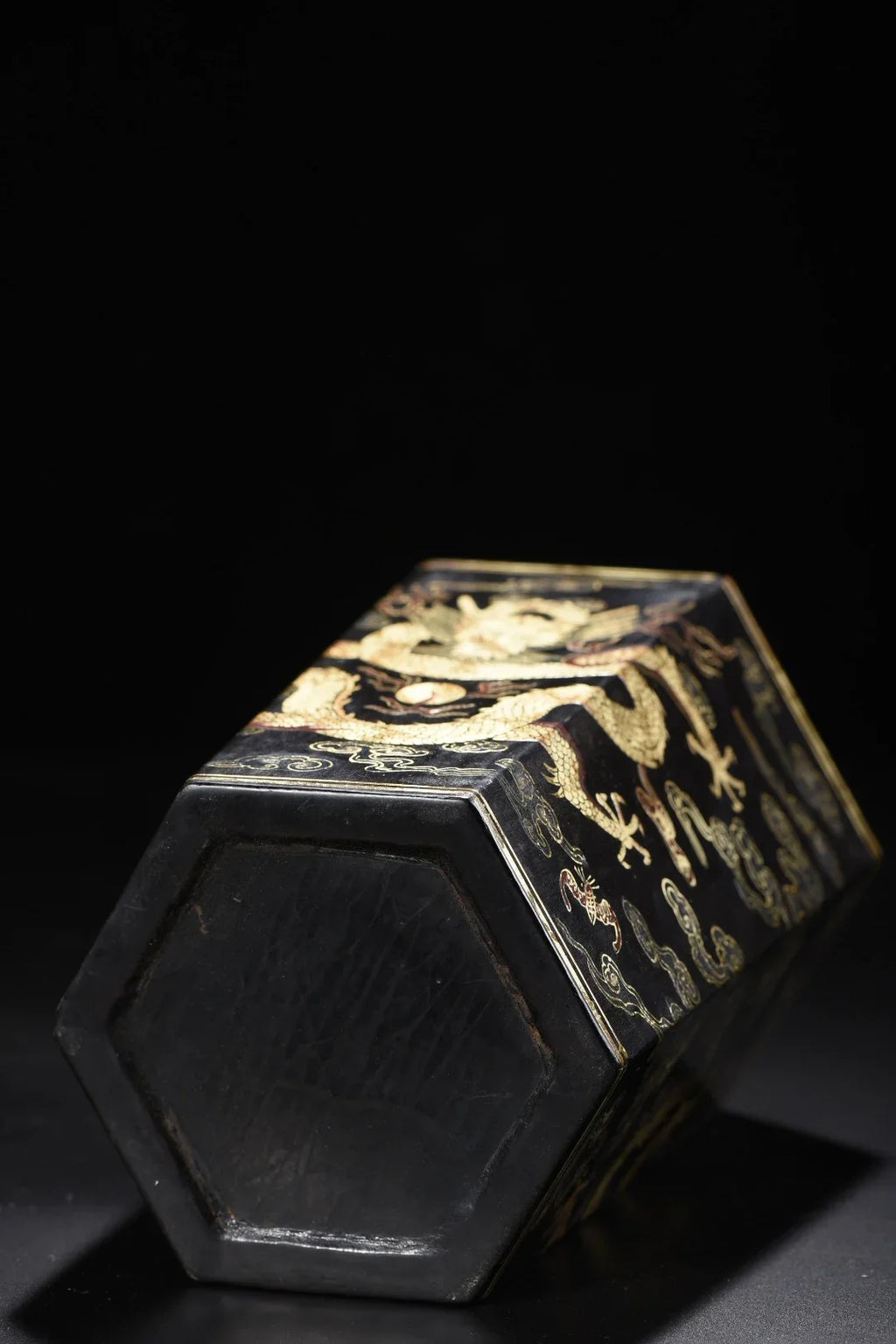 Antique-Style Gilded Dragon Lacquerware Brush Pot (Bitong)