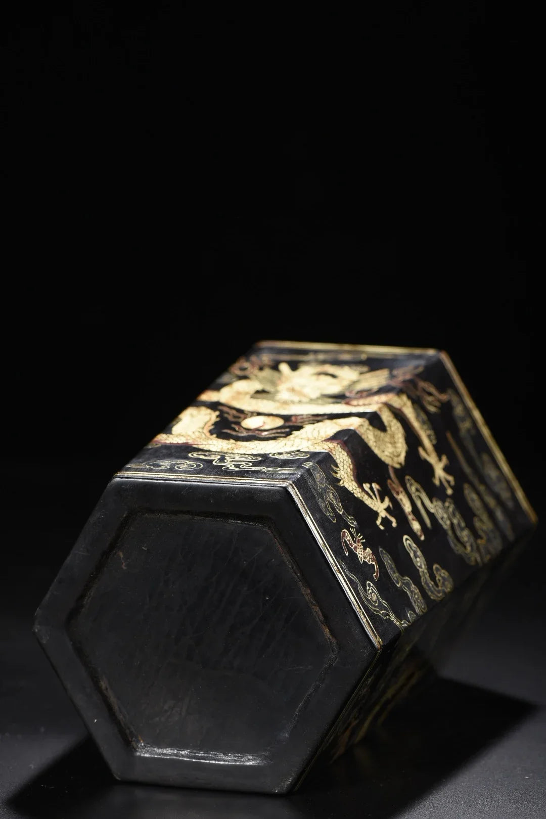 Antique-Style Gilded Dragon Lacquerware Brush Pot (Bitong)