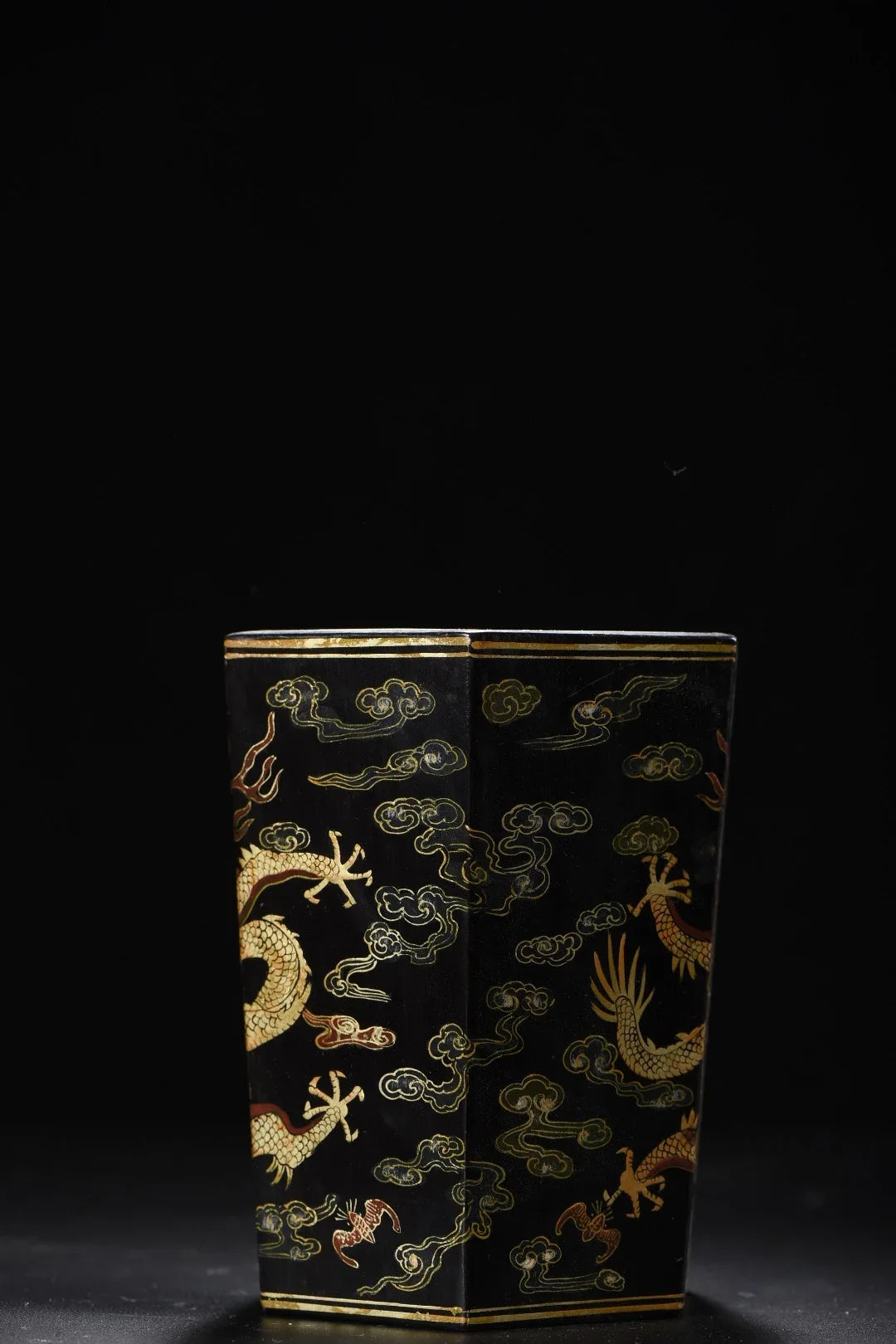 Antique-Style Gilded Dragon Lacquerware Brush Pot (Bitong)