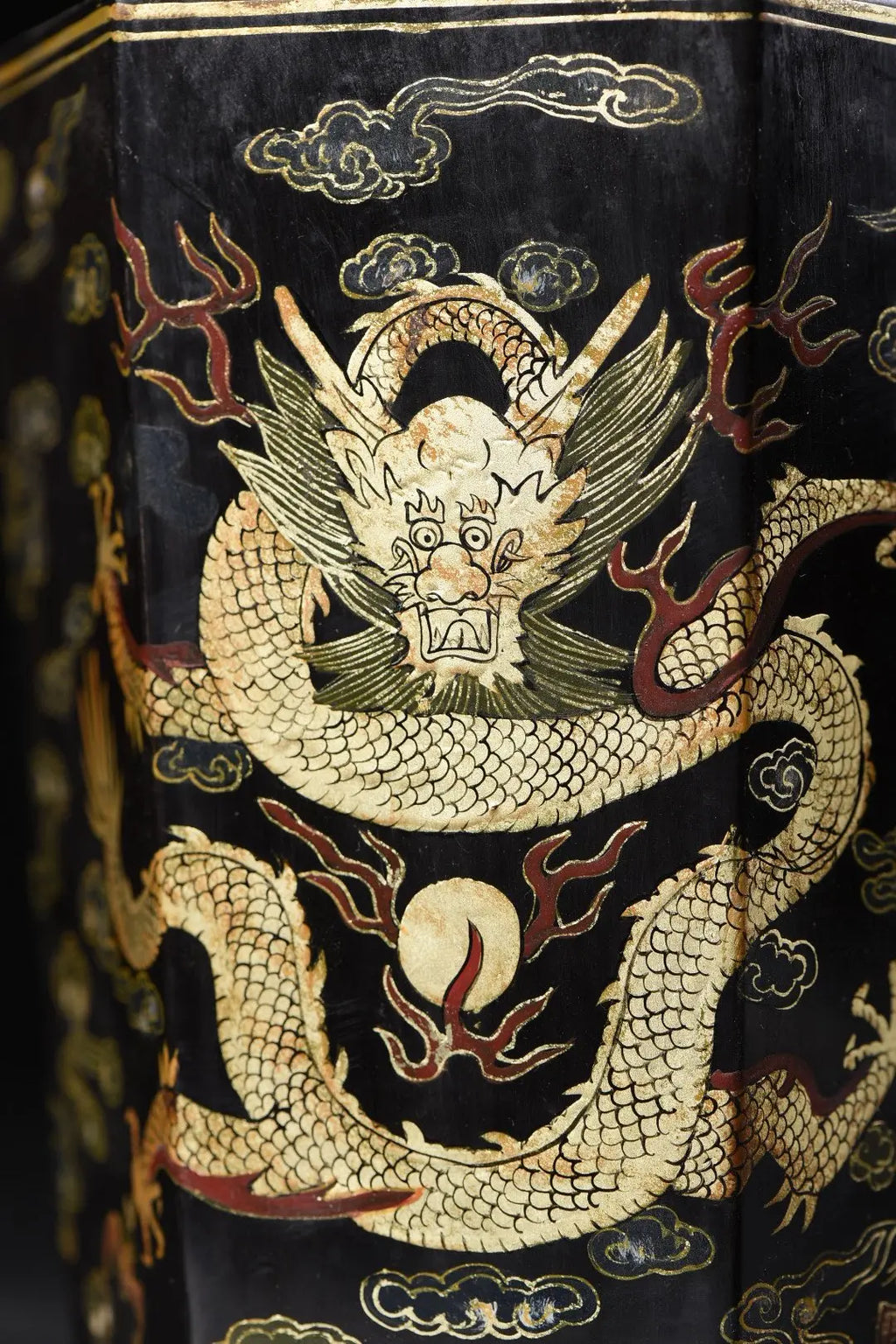 Antique-Style Gilded Dragon Lacquerware Brush Pot (Bitong)